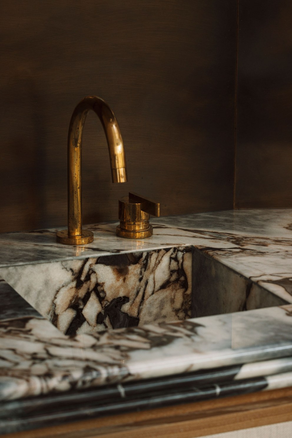 Bespoke home bar | Marble sink | Interior Designers
